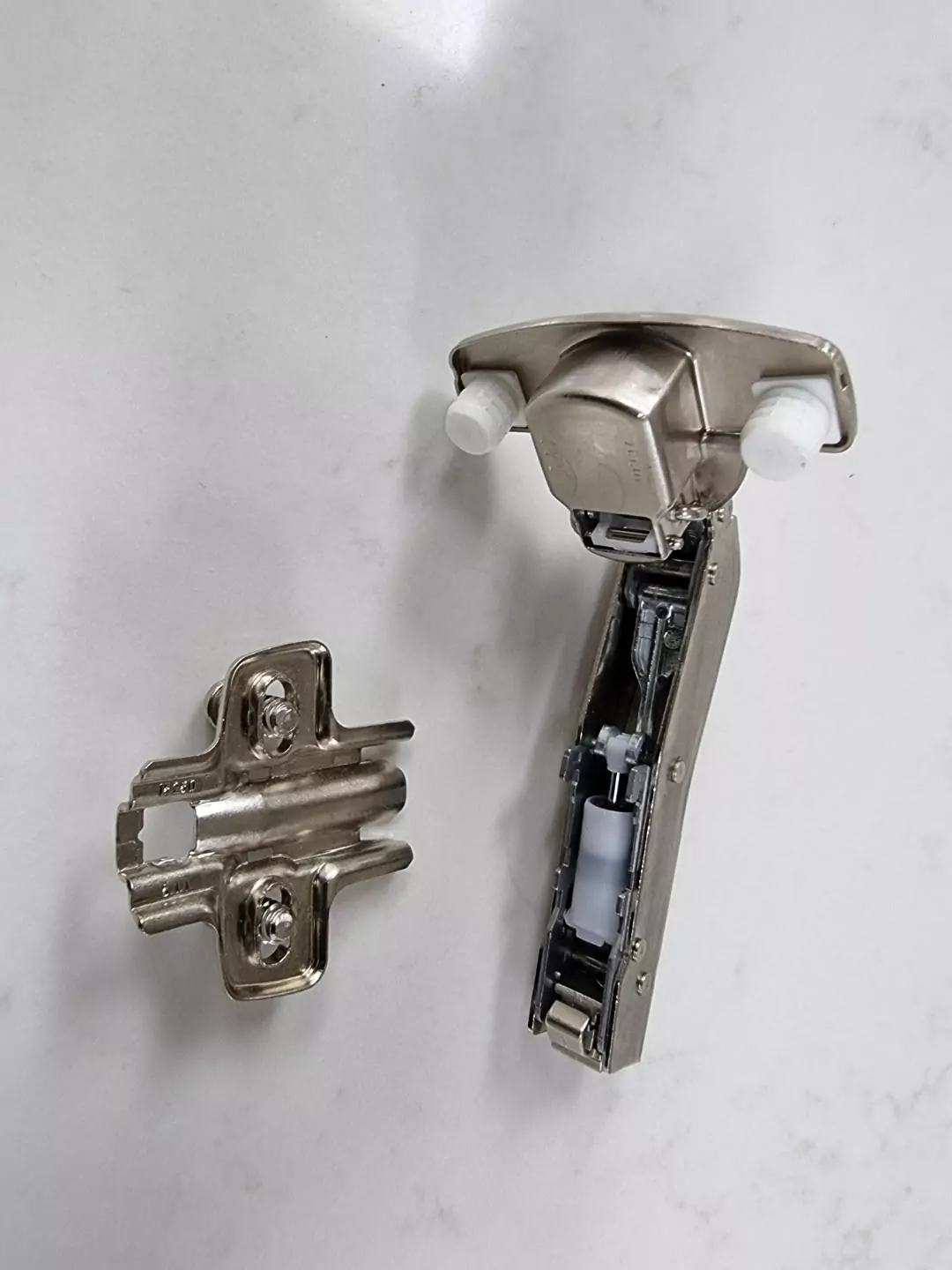 Sensys Hettich W45 Wide Angle Hinge With Self Closing Feature